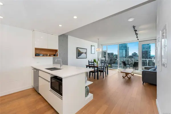 989 Johnson St #803, Victoria, BC V8V 0E3