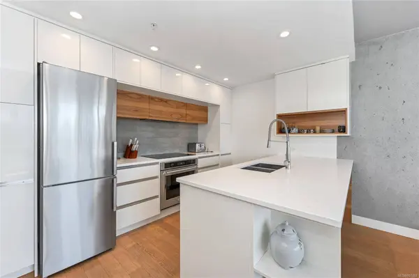 989 Johnson St #803, Victoria, BC V8V 0E3