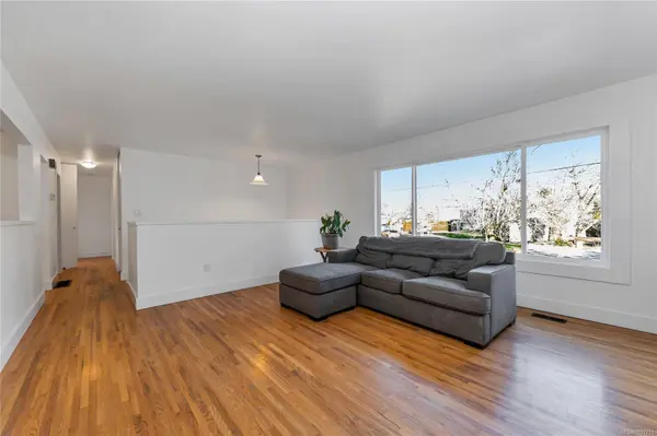 2011 Courser Dr #1, Sidney, BC V8L 2N5