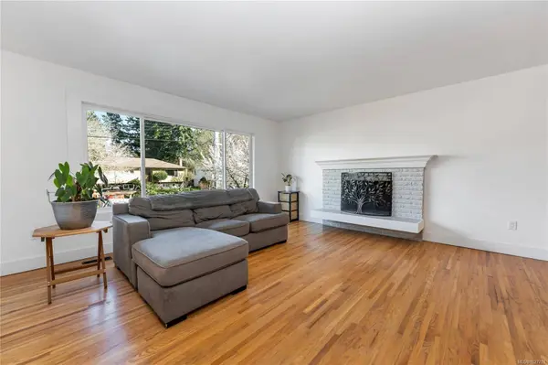 2011 Courser Dr #1, Sidney, BC V8L 2N5