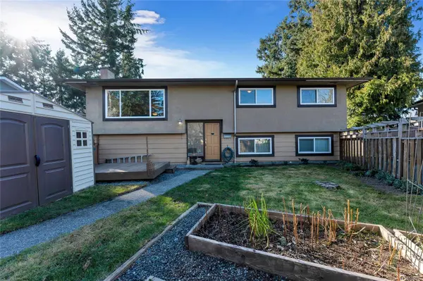 2011 Courser Dr #1, Sidney, BC V8L 2N5