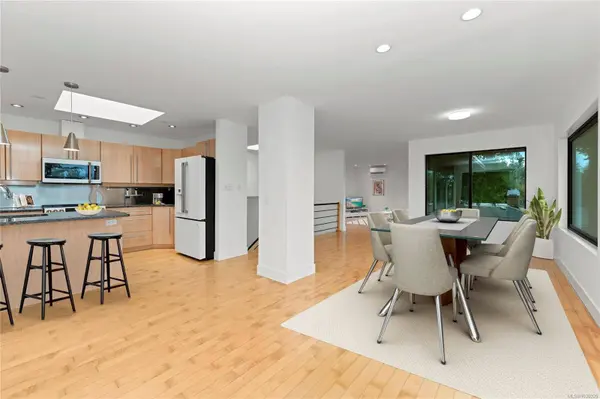 5198 Beckton Rd, Saanich, BC V8Y 2C1