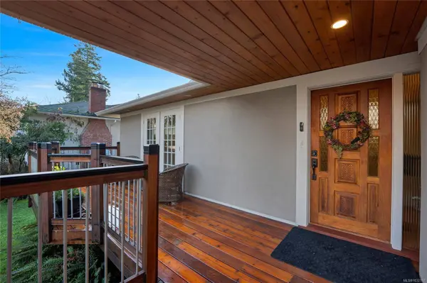 2229 Arbutus Rd, Saanich, BC V8N 1V2