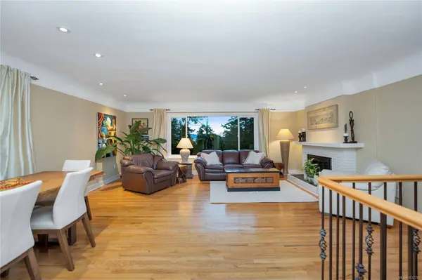 2229 Arbutus Rd, Saanich, BC V8N 1V2