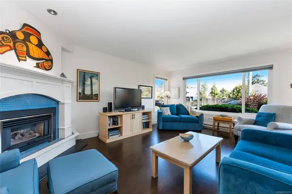 10448 Allbay Rd, Sidney, BC V8L 2P1