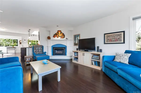 10448 Allbay Rd, Sidney, BC V8L 2P1