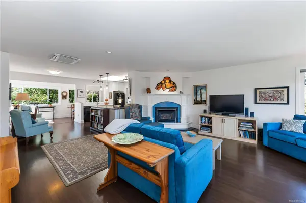 10448 Allbay Rd, Sidney, BC V8L 2P1