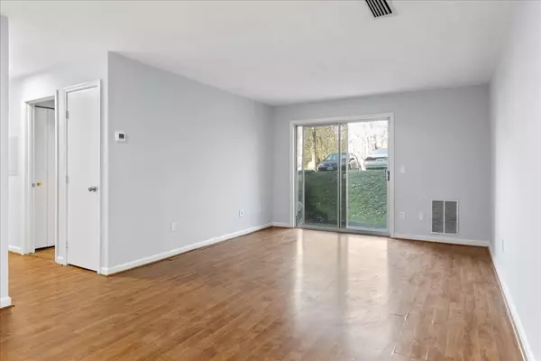 Centreville, VA 20121,14903 Rydell Road #104