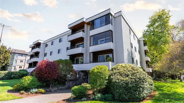 1571 Mortimer St #404, Saanich, BC V8P 3A7