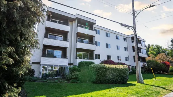 1571 Mortimer St #404, Saanich, BC V8P 3A7