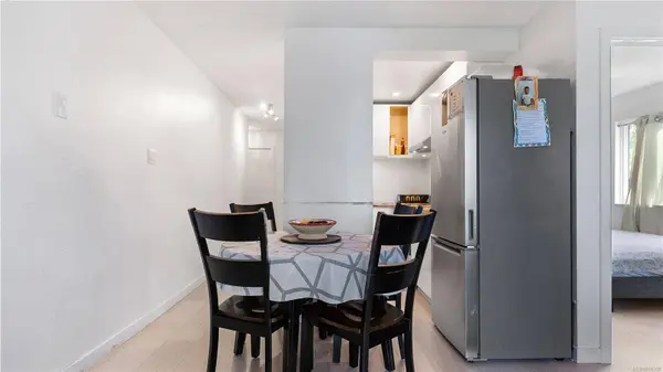 1571 Mortimer St #404, Saanich, BC V8P 3A7