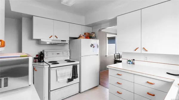 903 Shirley Rd, Esquimalt, BC V9A 6M3