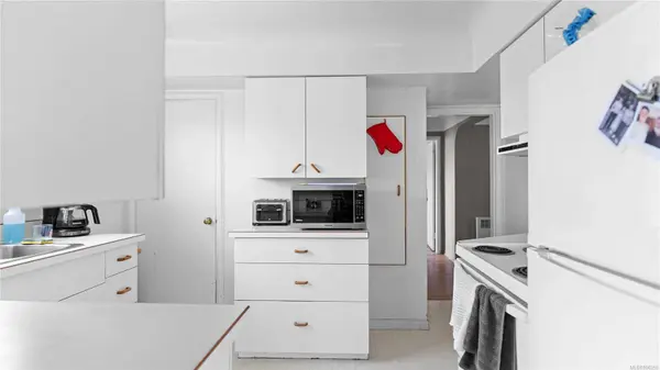 903 Shirley Rd, Esquimalt, BC V9A 6M3