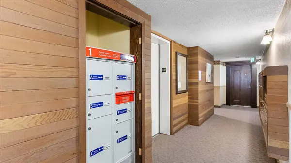 1020 Esquimalt Rd #308, Esquimalt, BC V9A 3N2