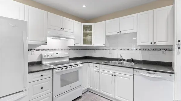 1020 Esquimalt Rd #308, Esquimalt, BC V9A 3N2