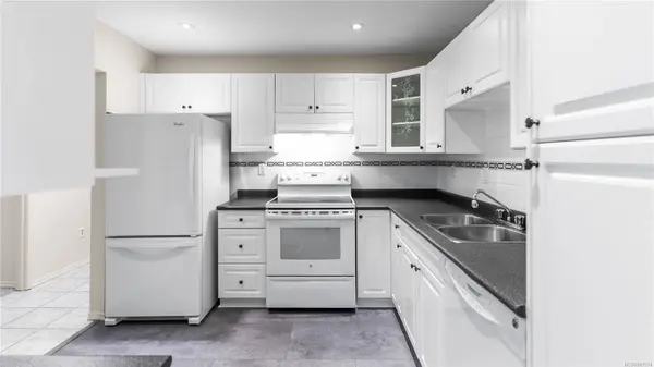 1020 Esquimalt Rd #308, Esquimalt, BC V9A 3N2