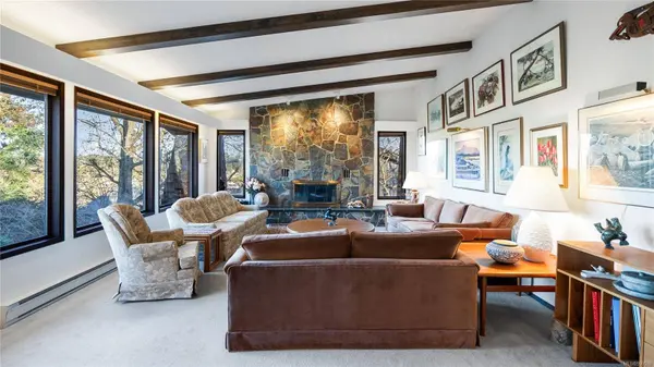 1616 Barksdale Dr, Saanich, BC V8N 4Z8