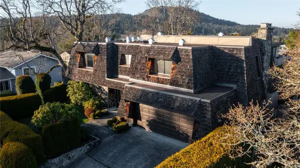 1616 Barksdale Dr, Saanich, BC V8N 4Z8