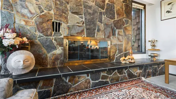 1616 Barksdale Dr, Saanich, BC V8N 4Z8