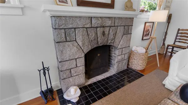 541 Dalton St, Victoria, BC V9A 4B1