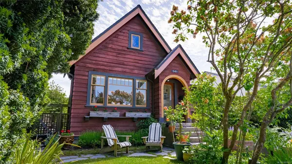 541 Dalton St, Victoria, BC V9A 4B1