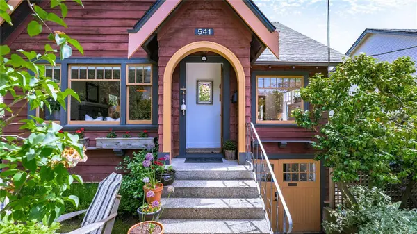 541 Dalton St, Victoria, BC V9A 4B1