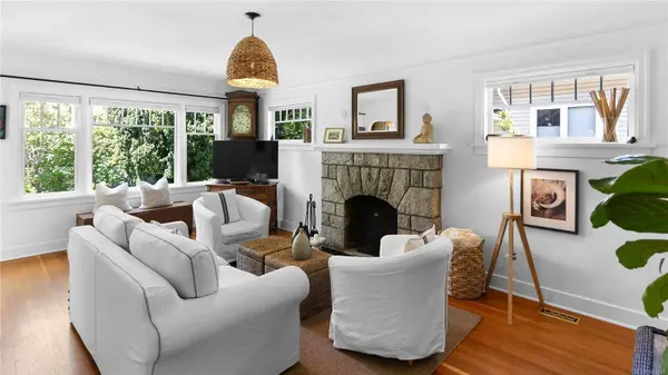 541 Dalton St, Victoria, BC V9A 4B1