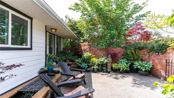 3319 Fircrest Pl, Saanich, BC V8P 4B4