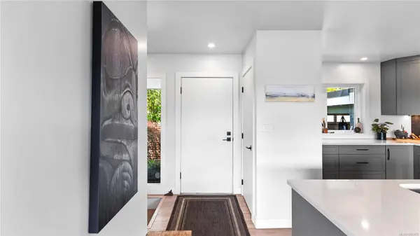 3319 Fircrest Pl, Saanich, BC V8P 4B4