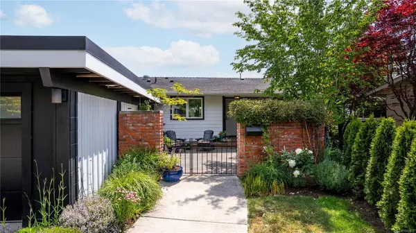 3319 Fircrest Pl, Saanich, BC V8P 4B4