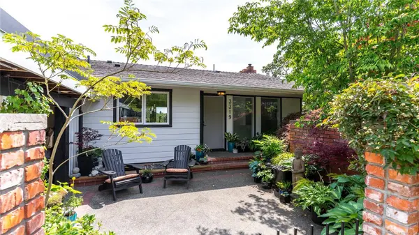 3319 Fircrest Pl, Saanich, BC V8P 4B4