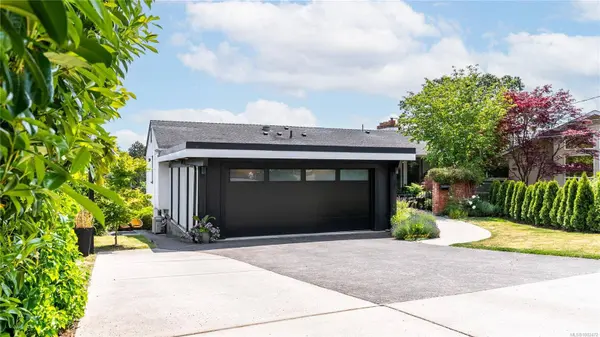 3319 Fircrest Pl, Saanich, BC V8P 4B4