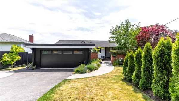 3319 Fircrest Pl, Saanich, BC V8P 4B4