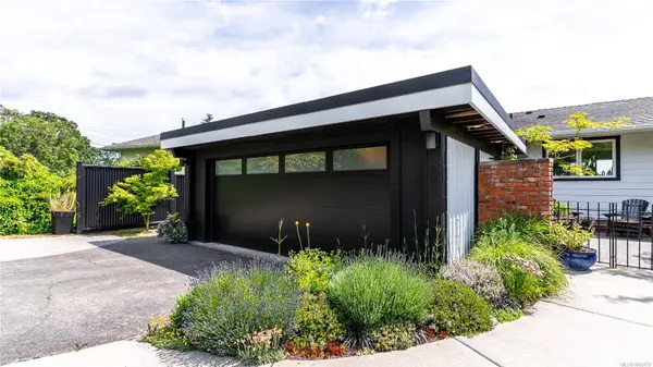 3319 Fircrest Pl, Saanich, BC V8P 4B4