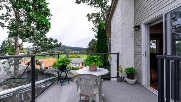 4044 Century Rd, Saanich, BC V8X 2E4