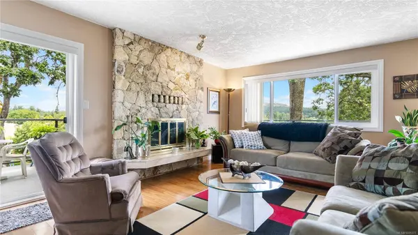 4044 Century Rd, Saanich, BC V8X 2E4