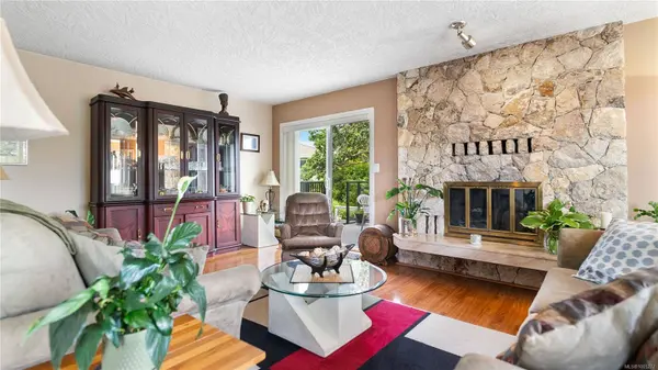 4044 Century Rd, Saanich, BC V8X 2E4