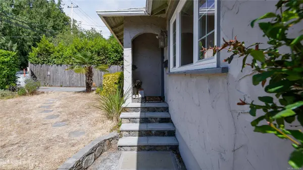 2550 Sinclair Rd, Saanich, BC V8N 1B8