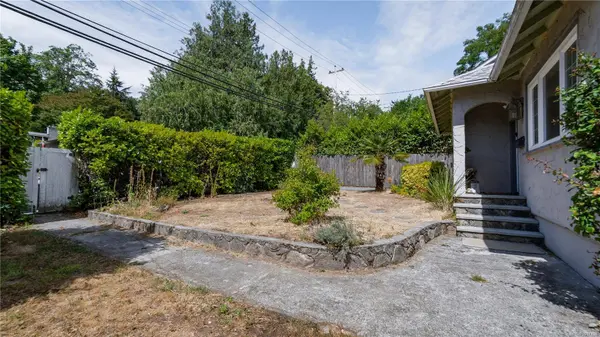 2550 Sinclair Rd, Saanich, BC V8N 1B8