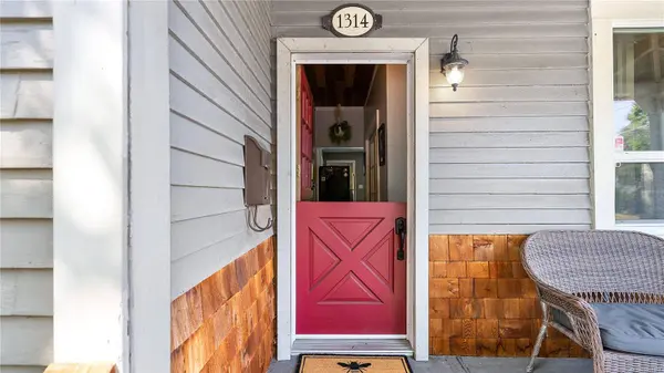 1314 Lang St, Victoria, BC V8T 2S5