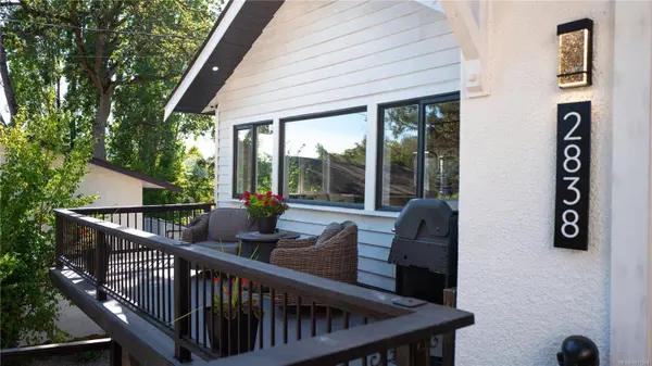 2838 Parkview Dr, Saanich, BC V9A 2J4
