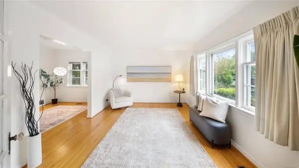 157 Cambridge St, Victoria, BC V8V 4B1