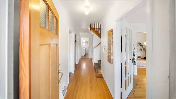 157 Cambridge St, Victoria, BC V8V 4B1