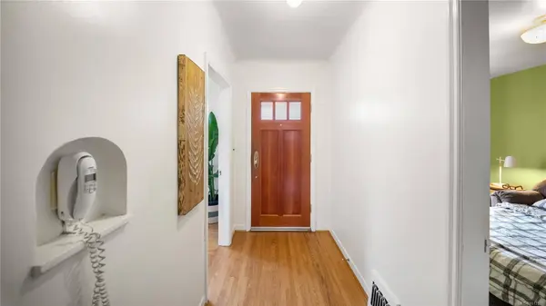 157 Cambridge St, Victoria, BC V8V 4B1