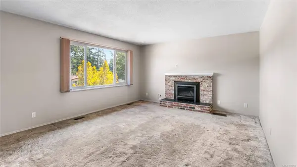 615 Vanalman Ave, Saanich, BC V8Z 3A8