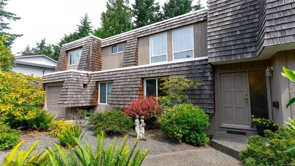 2059 Saltair Pl, Saanich, BC V8N 4S4