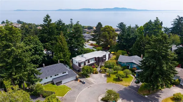 2059 Saltair Pl, Saanich, BC V8N 4S4