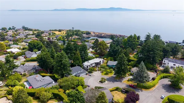 2059 Saltair Pl, Saanich, BC V8N 4S4