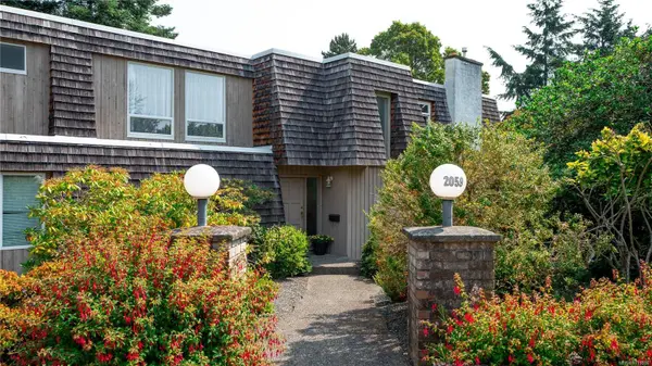 2059 Saltair Pl, Saanich, BC V8N 4S4