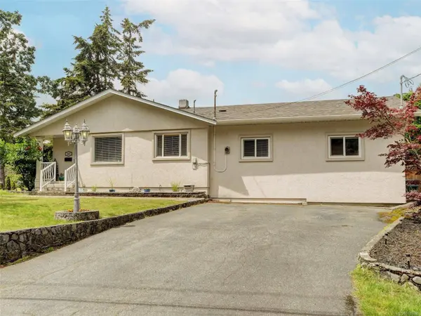 640 Strandlund Ave, Langford, BC V9B 3E9